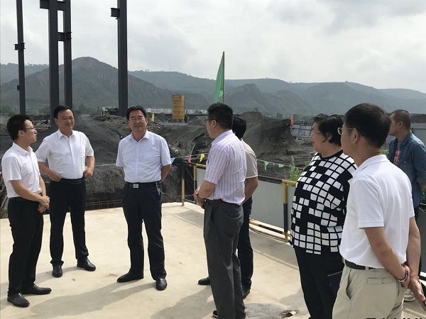 市人大常委會(huì )黨組副書(shū)記、副主任樊文浩一行調研泓源公司項目建設情況(圖2)