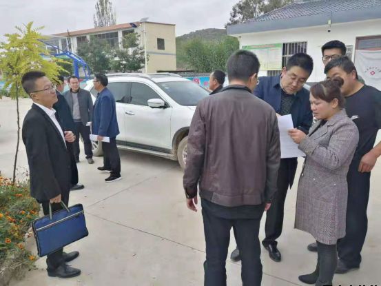 平?jīng)鲢垂鹃_(kāi)展“踐行初心使命，助推脫貧攻堅”主題黨日活動(dòng)(圖3)